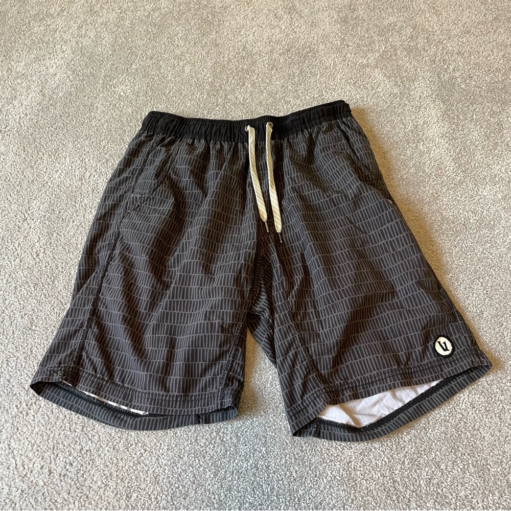 Vuori Kore Shorts Mens Small Gray Black Lightweight Liner Stretch Pocket Cord